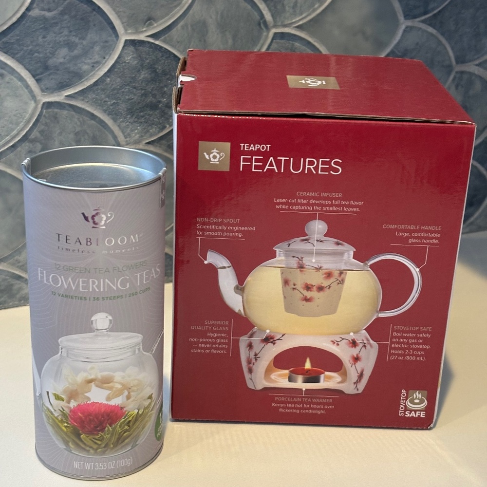 Tea Bloom Teapot Set with Tea flowers